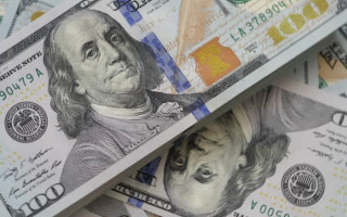 Мировой экономике предсказали нехватку долларов